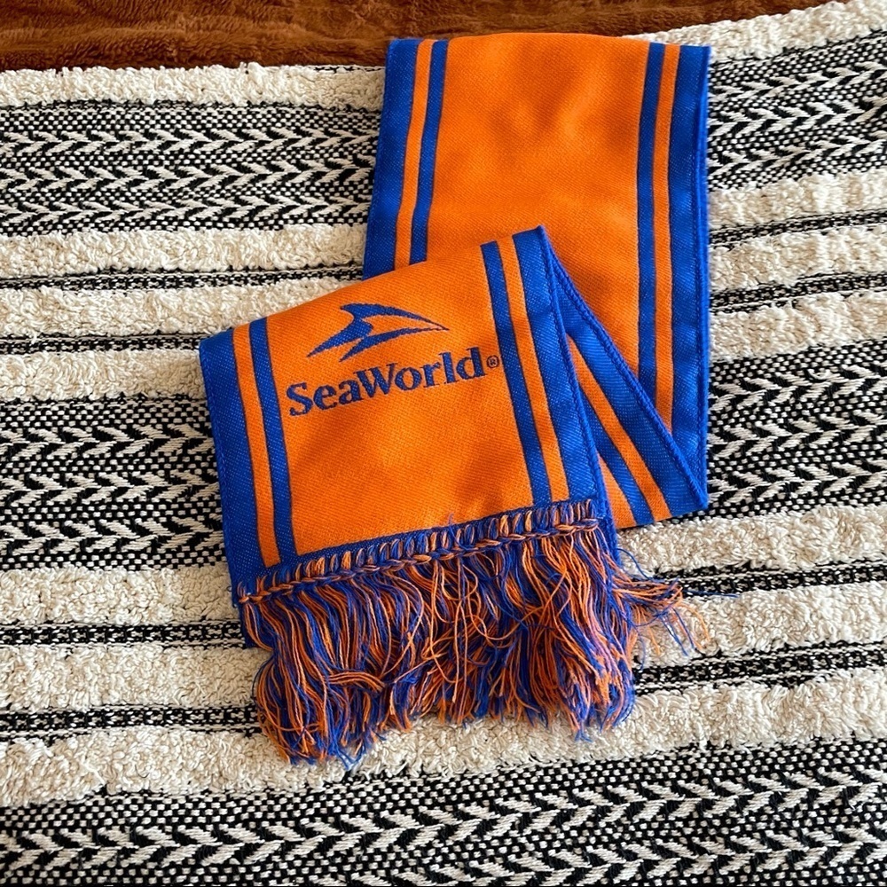 New in package sea world blue and orange fringe scarf one size